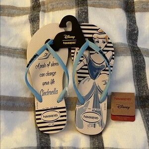 NWT Havaianas Cinderella Flip Flops-Size 7/8W 6/7M